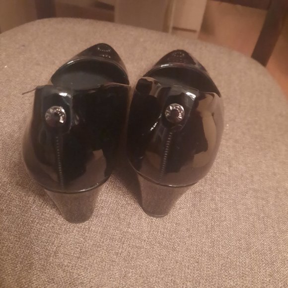 Kenneth Cole Reaction Black patent wedge pump size 8 - Picture 4 of 5